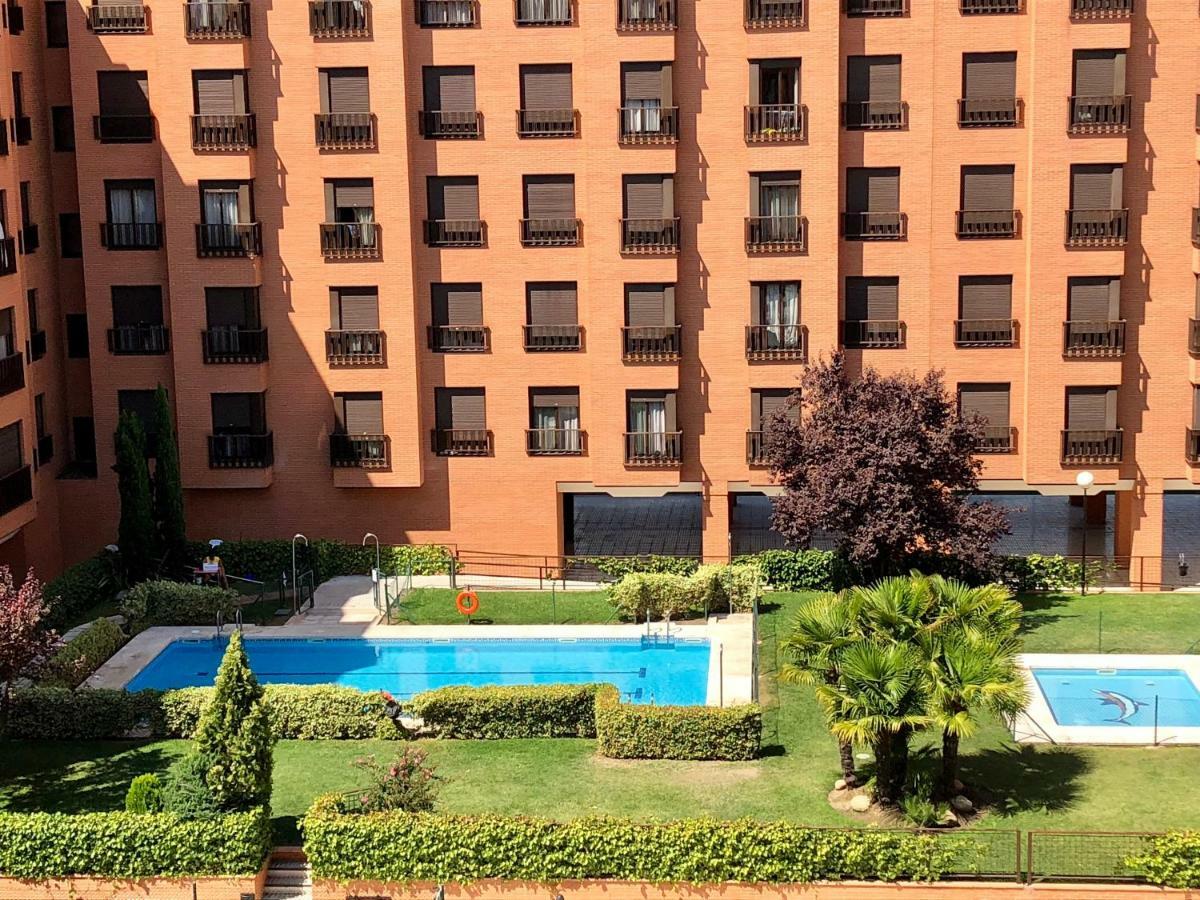 New Apartments Airport Ifema Madrid Bagian luar foto