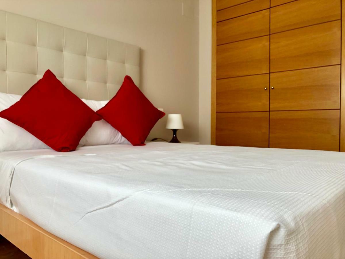New Apartments Airport Ifema Madrid Bagian luar foto